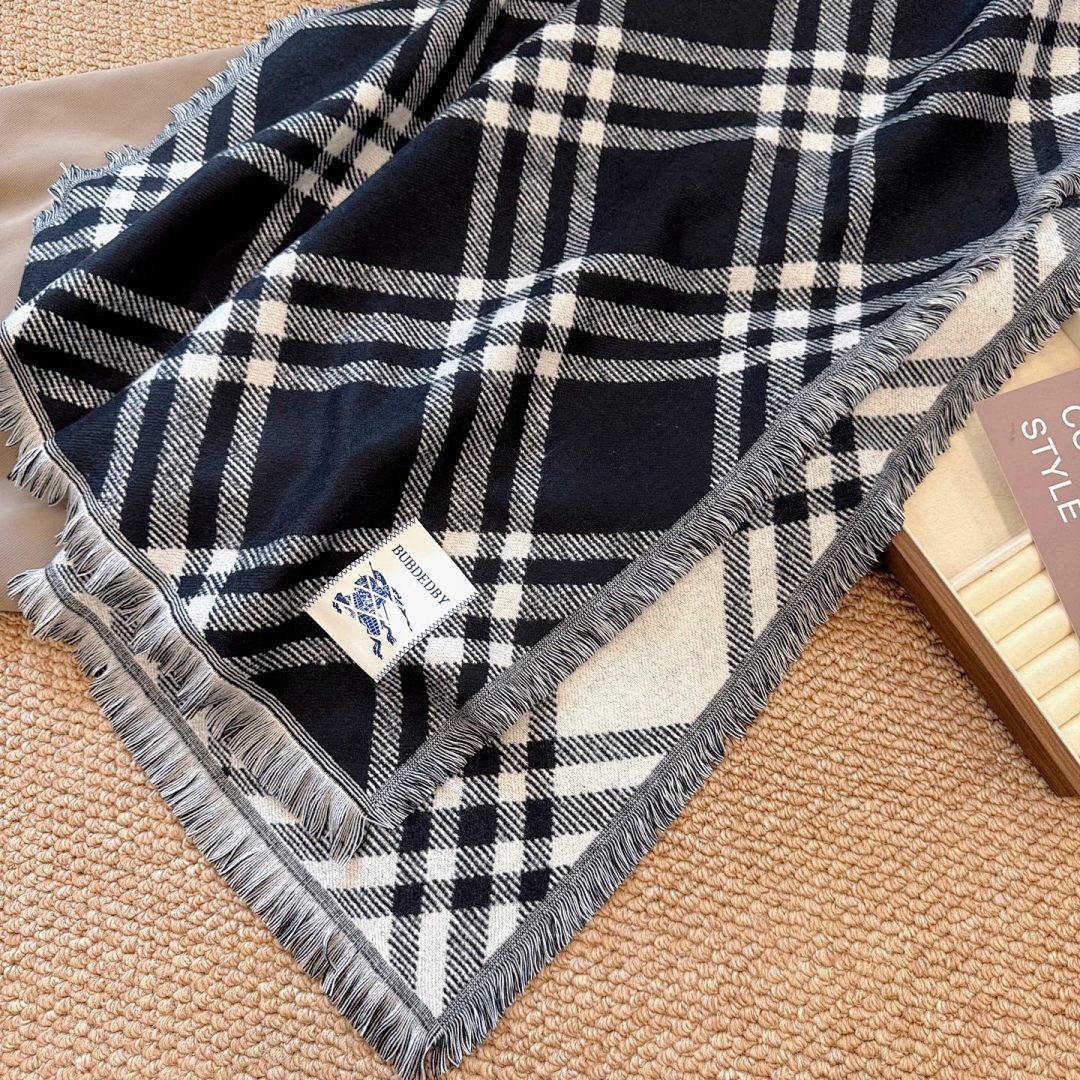 Burberry Wide Check Wool Silk Scarf · M40B — תמונה 12