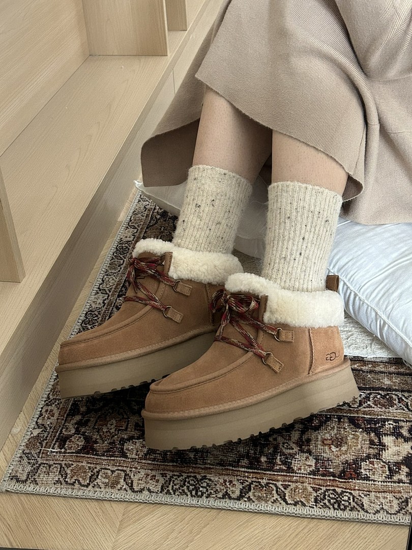 UGG — מגפיים · Y78G
