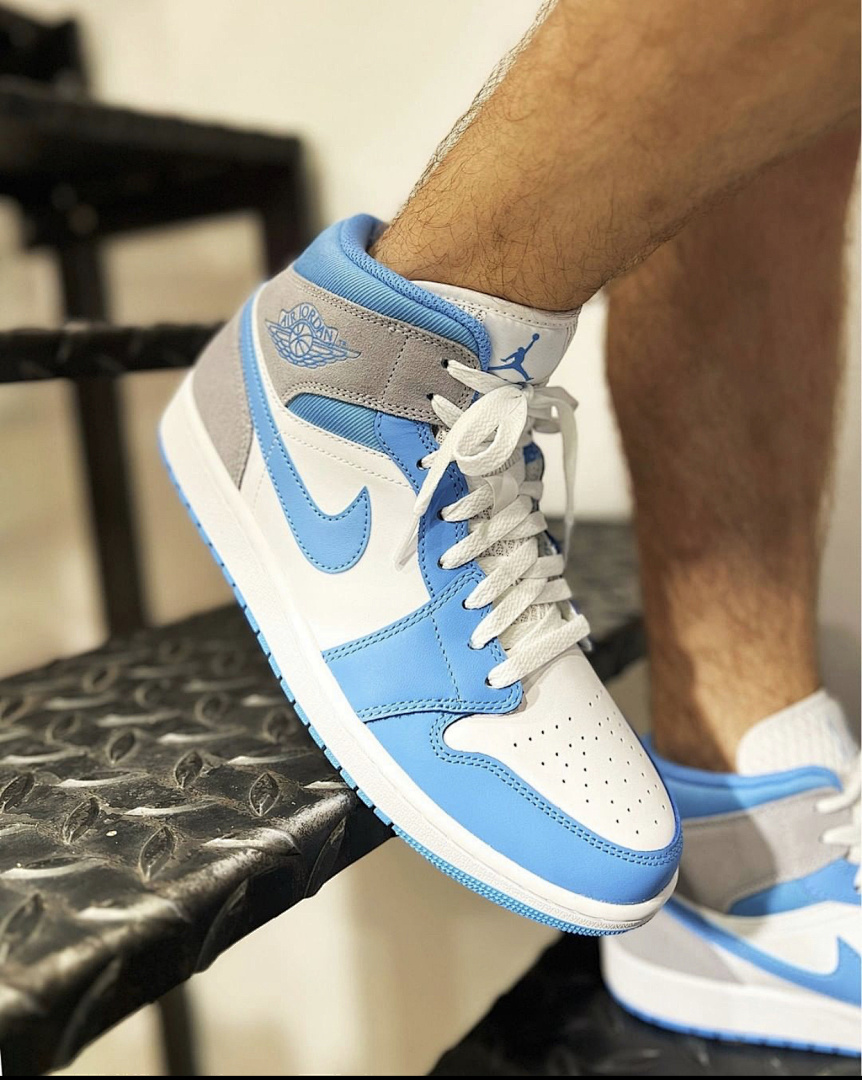 Nike Air Jordan 1 Mid University · Y50A