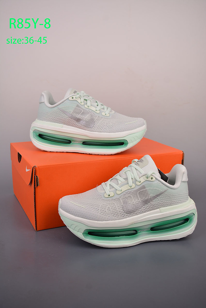 Nike Vomero Premium · R85Y — תמונה 24