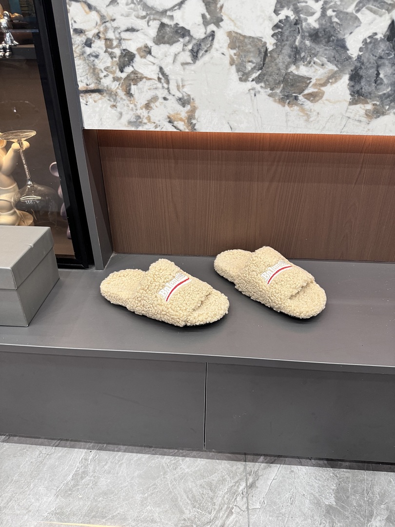 Balenciaga Furry Slide · L36J — תמונה 10