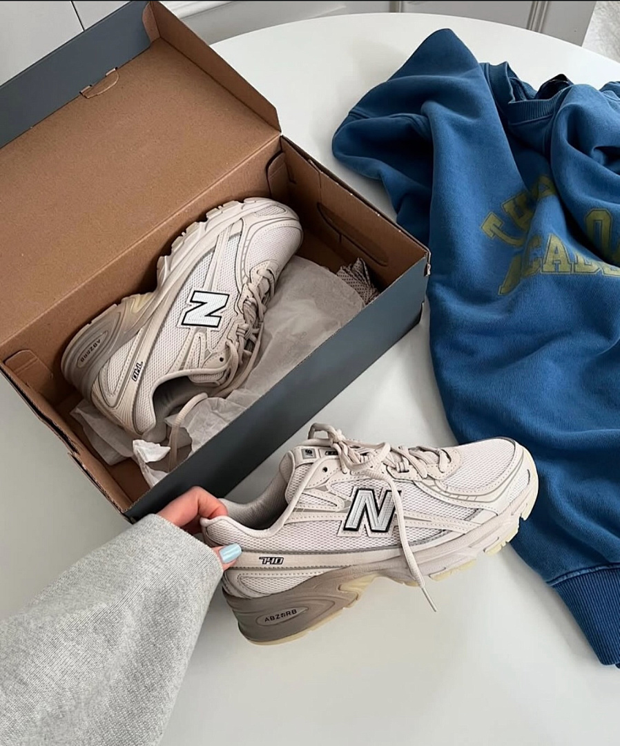 New Balance 740 · Y011