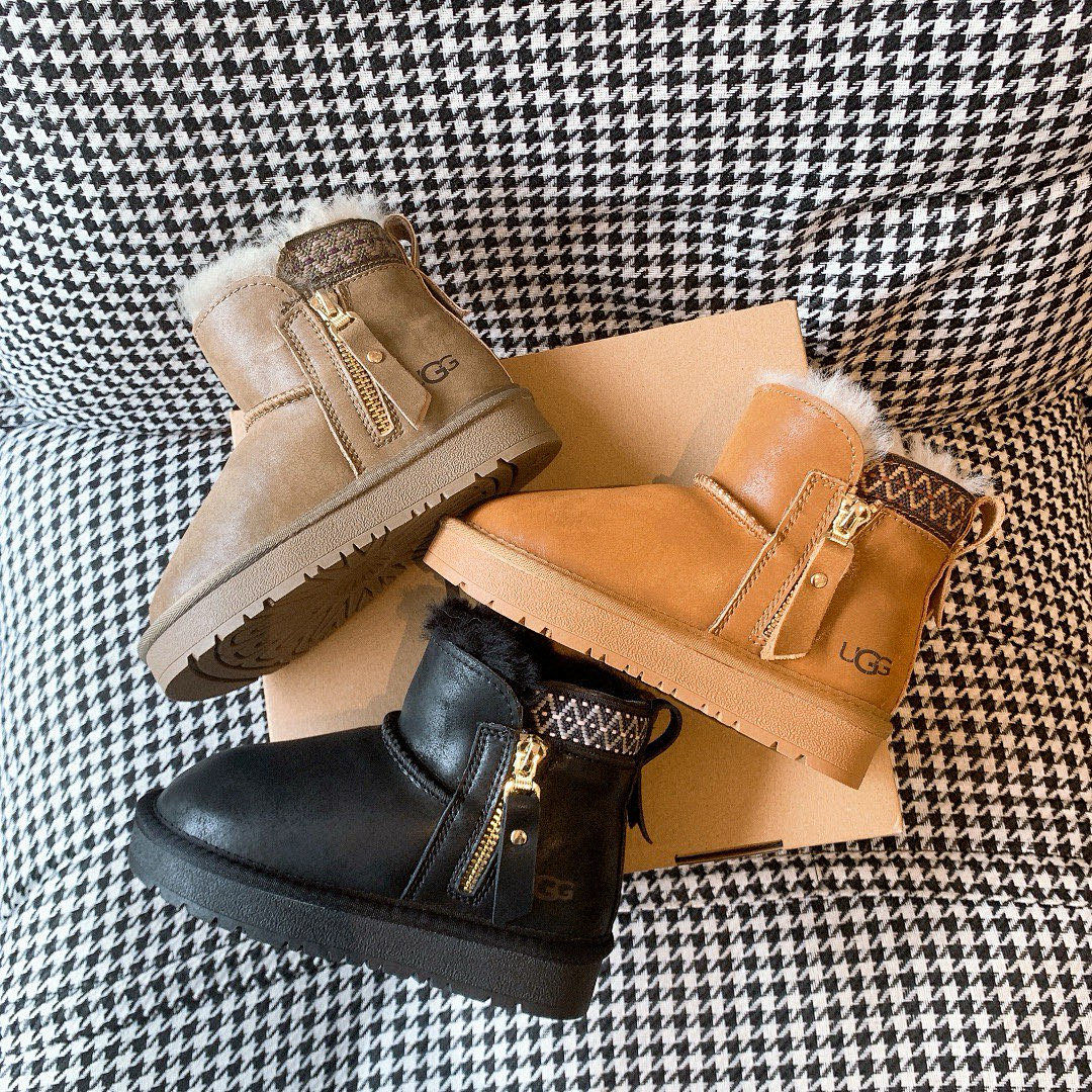 UGG Classic Mini Zipper · E300