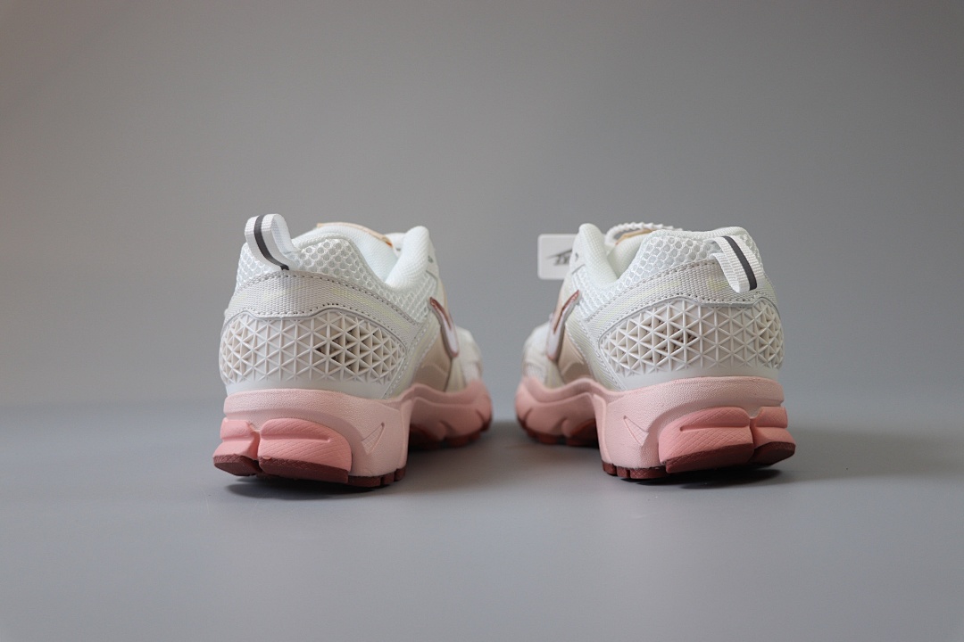 Nike Zoom Vomero 5 · LX04 — תמונה 3