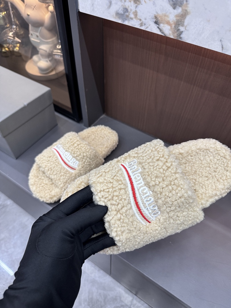 Balenciaga Furry Slide · L36J — תמונה 7