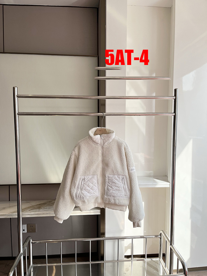Alo Yoga Sherpa Edge Bomber · 5AT — תמונה 9
