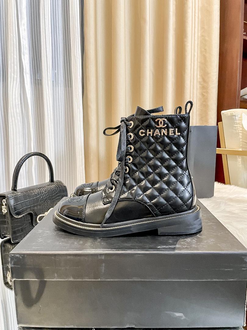 Chanel Quilted Lace Up Combat Boots · Y109C — תמונה 4