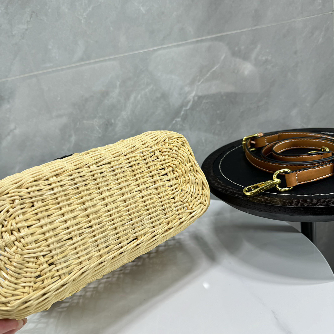 Miu Miu Rattan Top Handle Bag · JX89 — תמונה 7