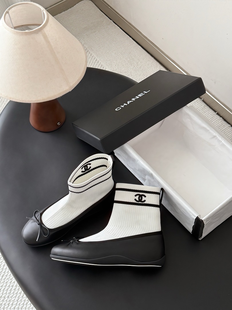 Chanel Sock Sneakers · L643