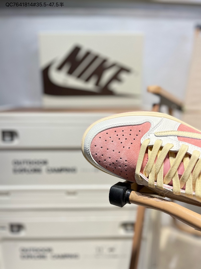 Air Jordan 1 Low OG · G67A — תמונה 9