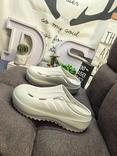 Adidas OZWAVE CLOG · XB02