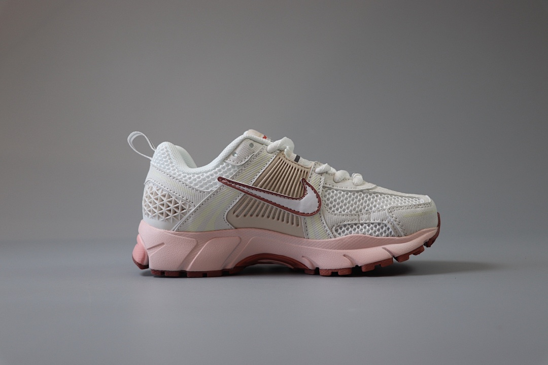 Nike Zoom Vomero 5 · LX04 — תמונה 4