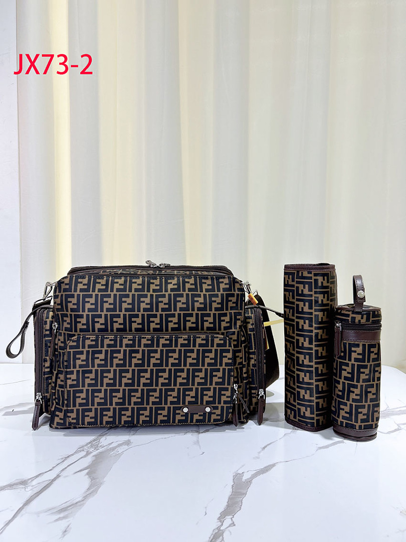 Gucci GG Supreme Diaper Bag · JX73 — תמונה 29
