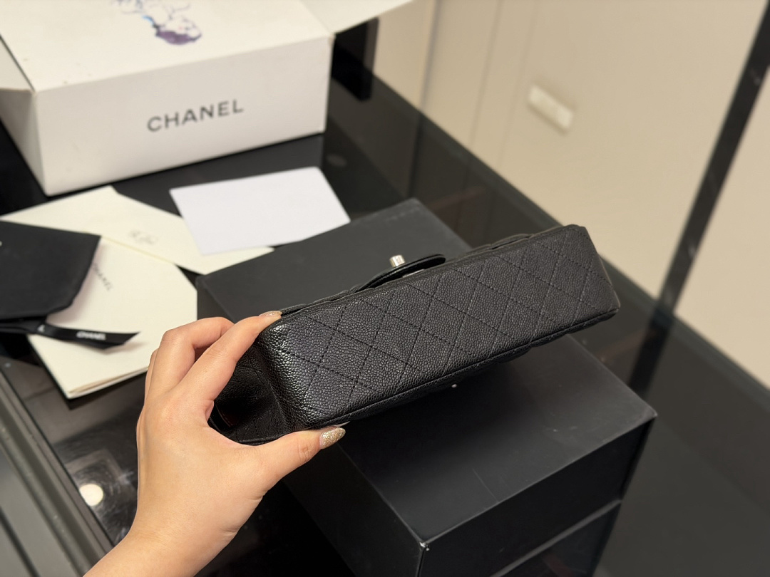 Chanel Classic 11.12 Flap Bag · HG63 — תמונה 11