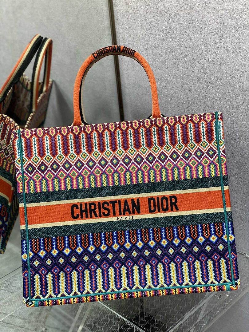 Christian Dior Book Tote · P37R