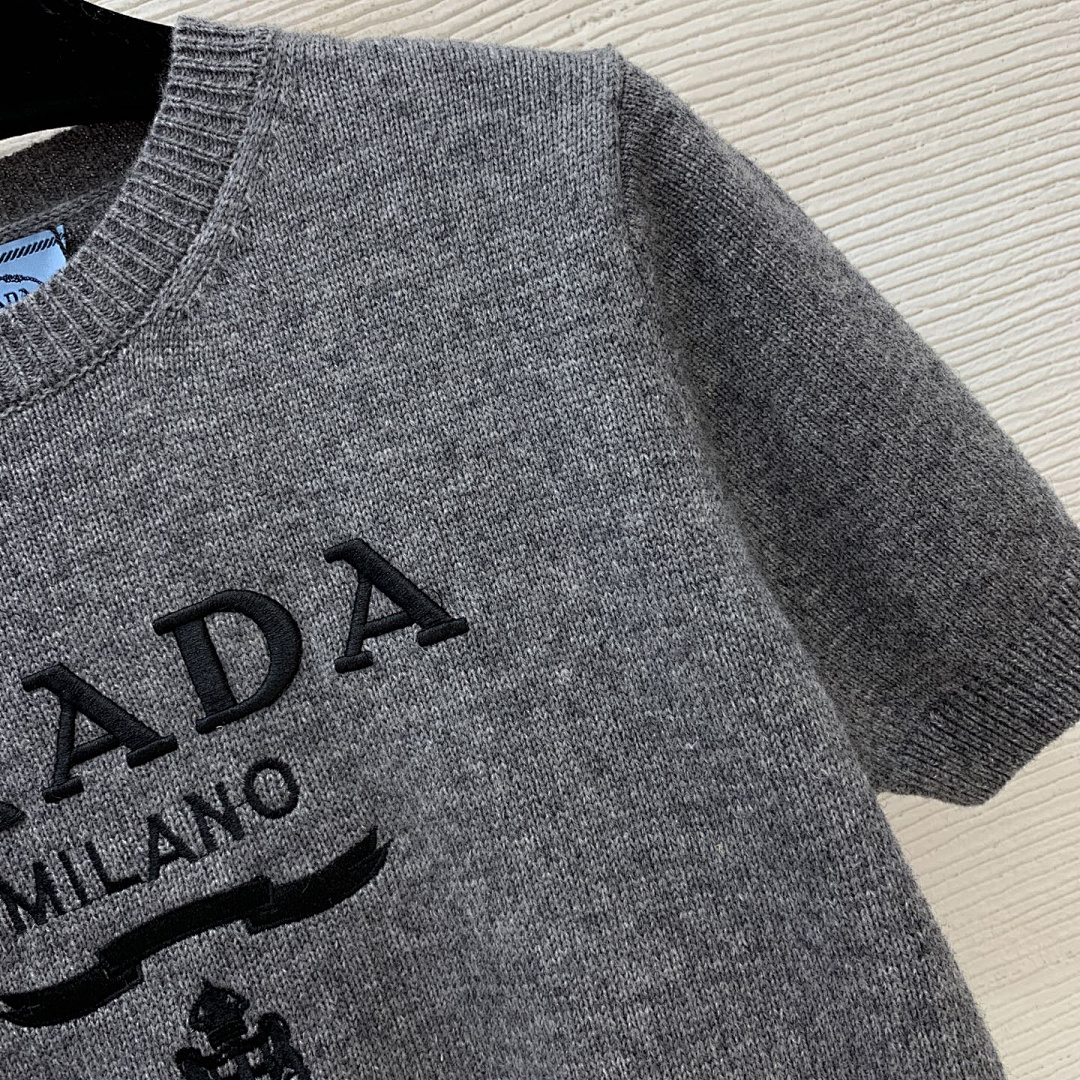 Prada Logo Crew-neck Sweater · YR97 — תמונה 11