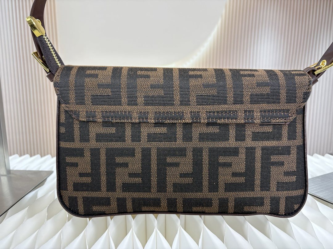 Fendi Baguette · D12X — תמונה 4