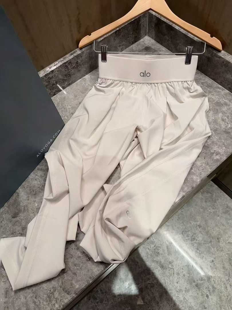 XT ALO Wide-fit yoga pants — תמונה 9