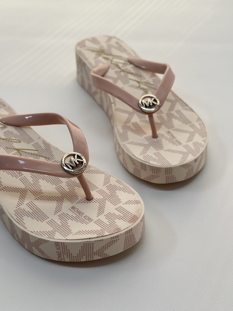 Michael Kors Bedford Signature Logo Flip Flop · F21D — תמונה 10