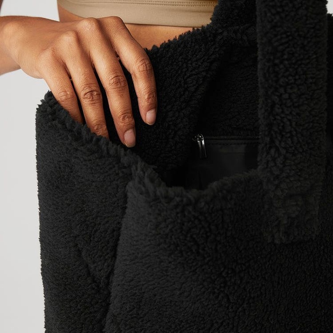 Alo Yoga Foxy Sherpa Tote · U8Q1 — תמונה 4