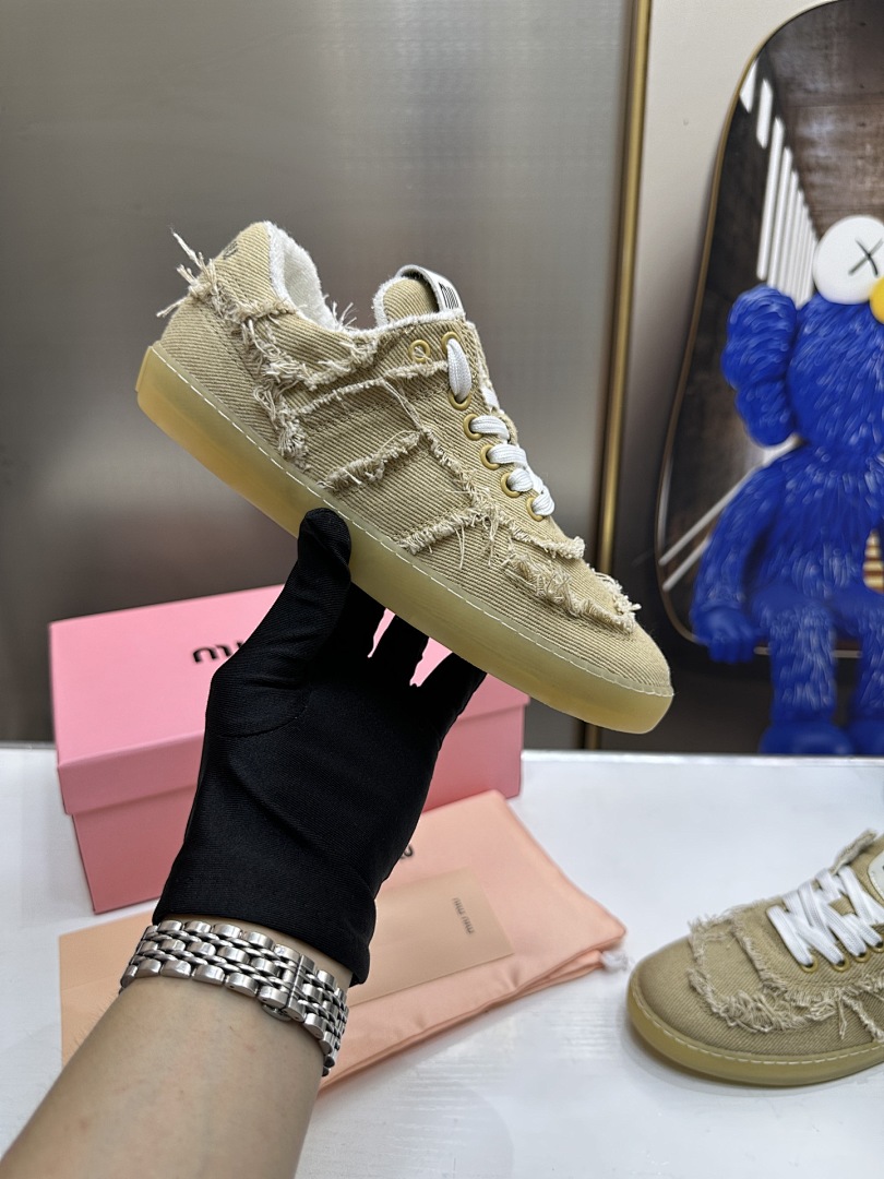 Miu Miu Canvas Sneakers · G65M — תמונה 4