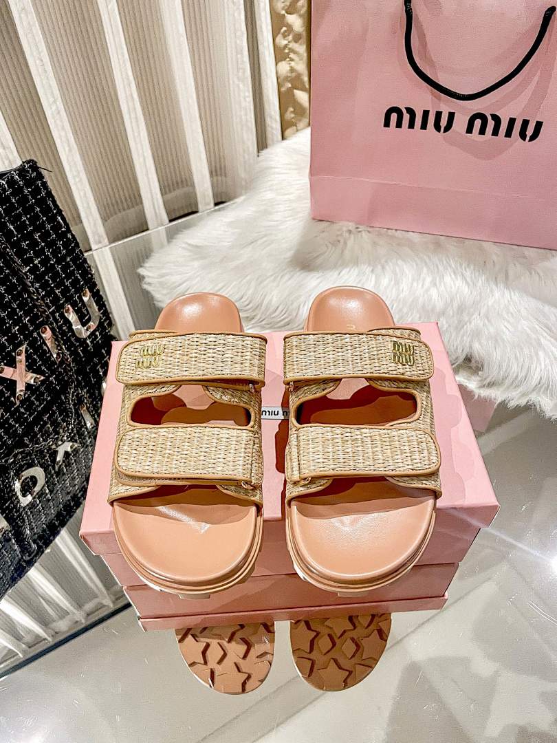 Miu Miu Crochet Slide Sandal · M803 — תמונה 5