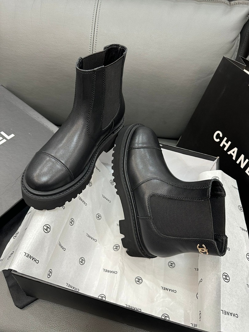 Chanel Calfskin Cap Toe CC Short · Y52B — תמונה 4