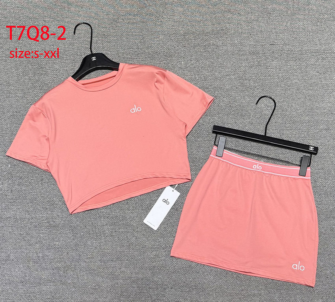 Alo Yoga — סט חצאית וטופ · T7Q8 — תמונה 4