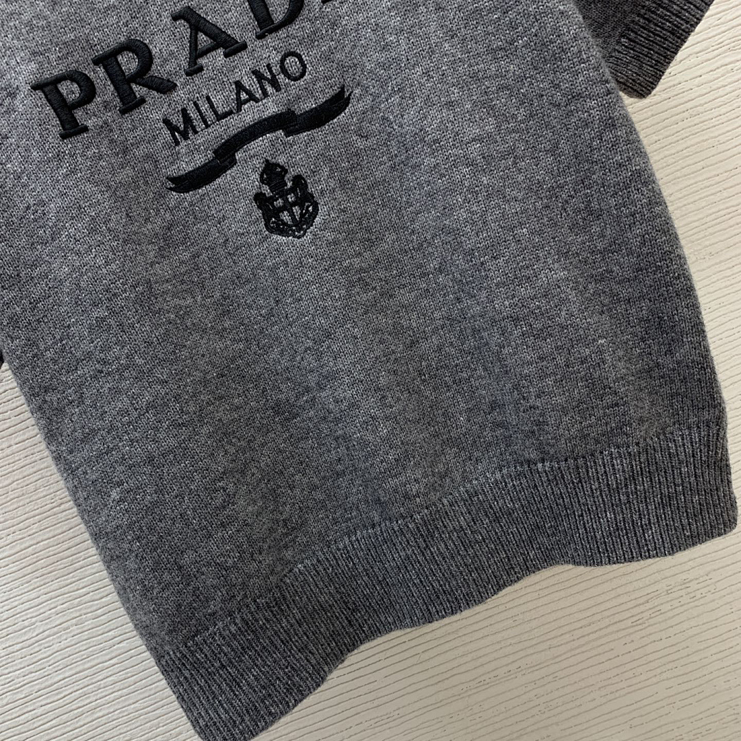Prada Logo Crew-neck Sweater · YR97 — תמונה 12