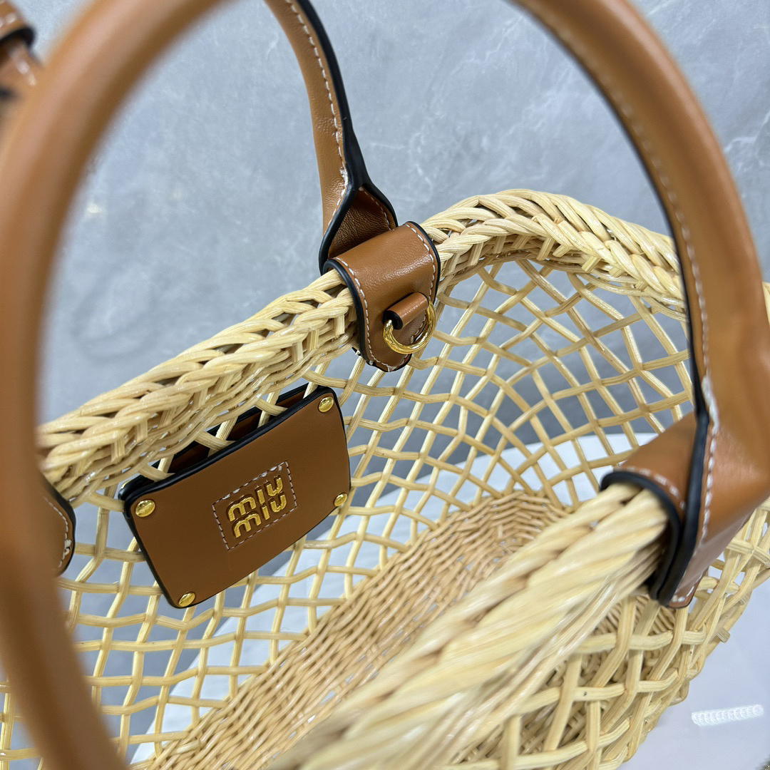 Miu Miu Rattan Top Handle Bag · JX89 — תמונה 3