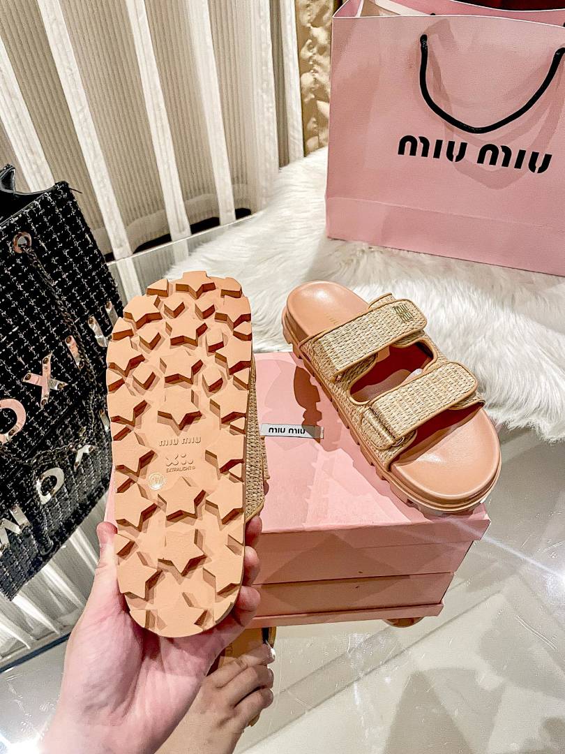 Miu Miu Crochet Slide Sandal · M803 — תמונה 3