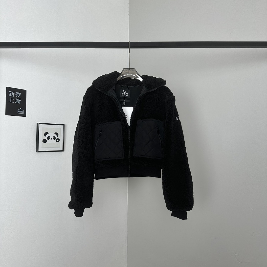 Alo Yoga Sherpa Edge Bomber · YA01 — תמונה 11