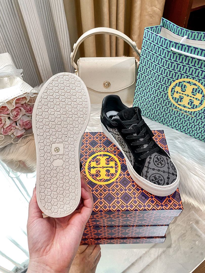 Tory Burch T Monogram Ladybug Sneaker · X2X6 — תמונה 7