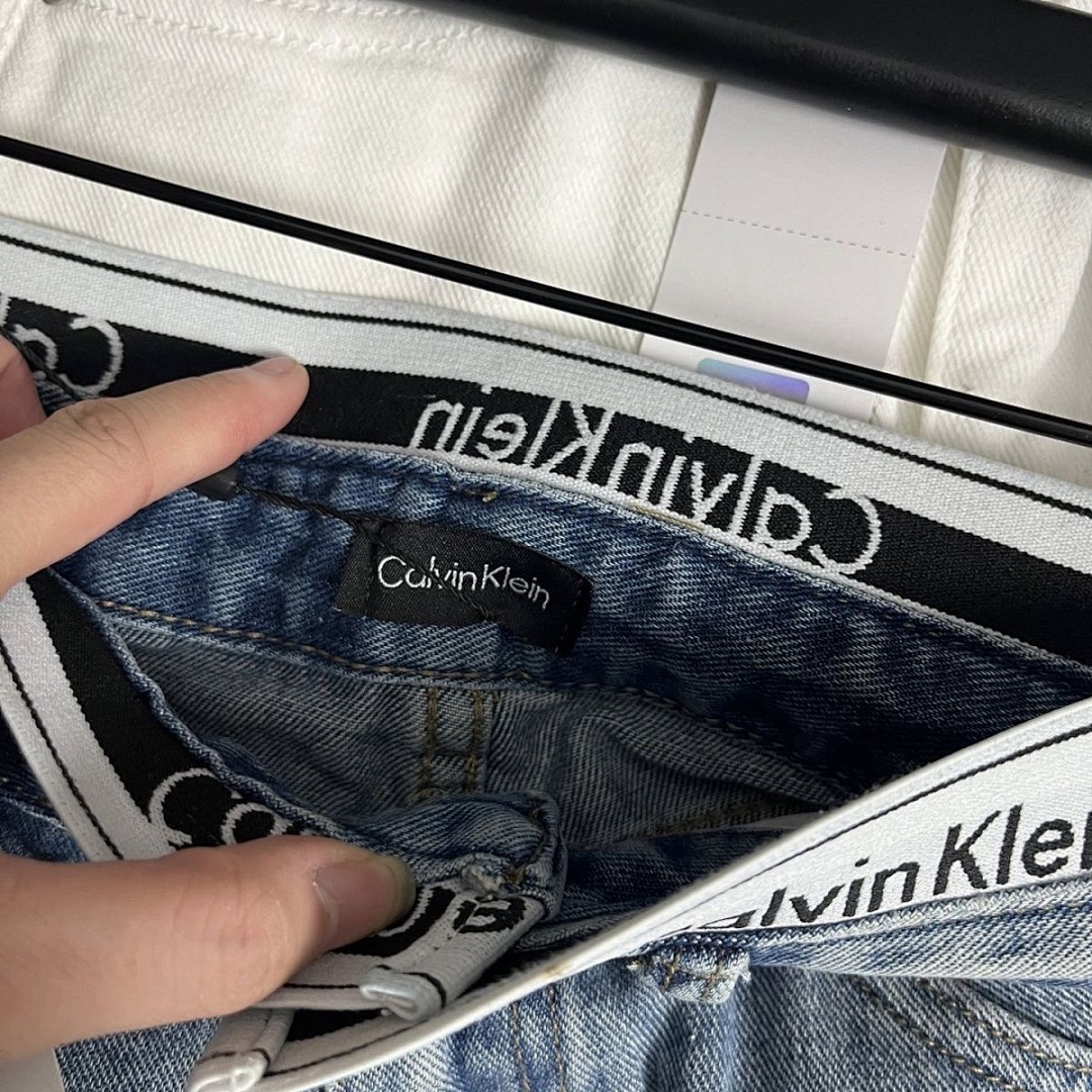 Calvin Klein — מכנסי ג'ינס · F5JL — תמונה 4