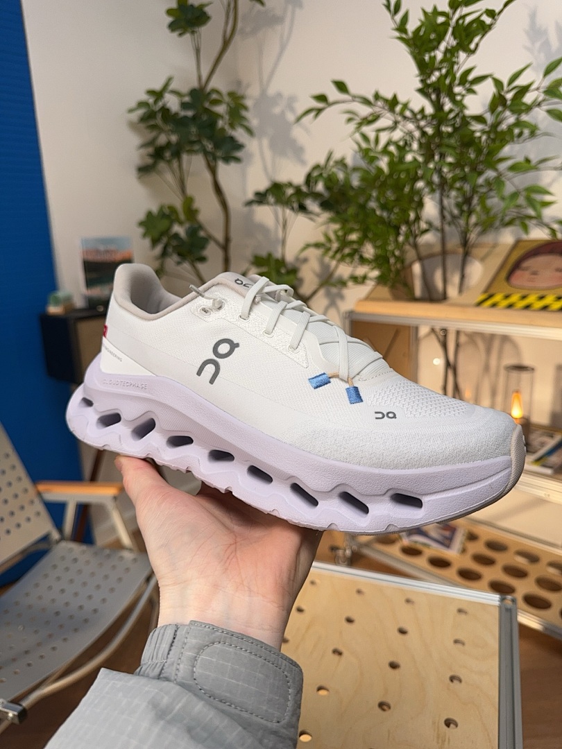 On Cloudtilt · Y181C — תמונה 6