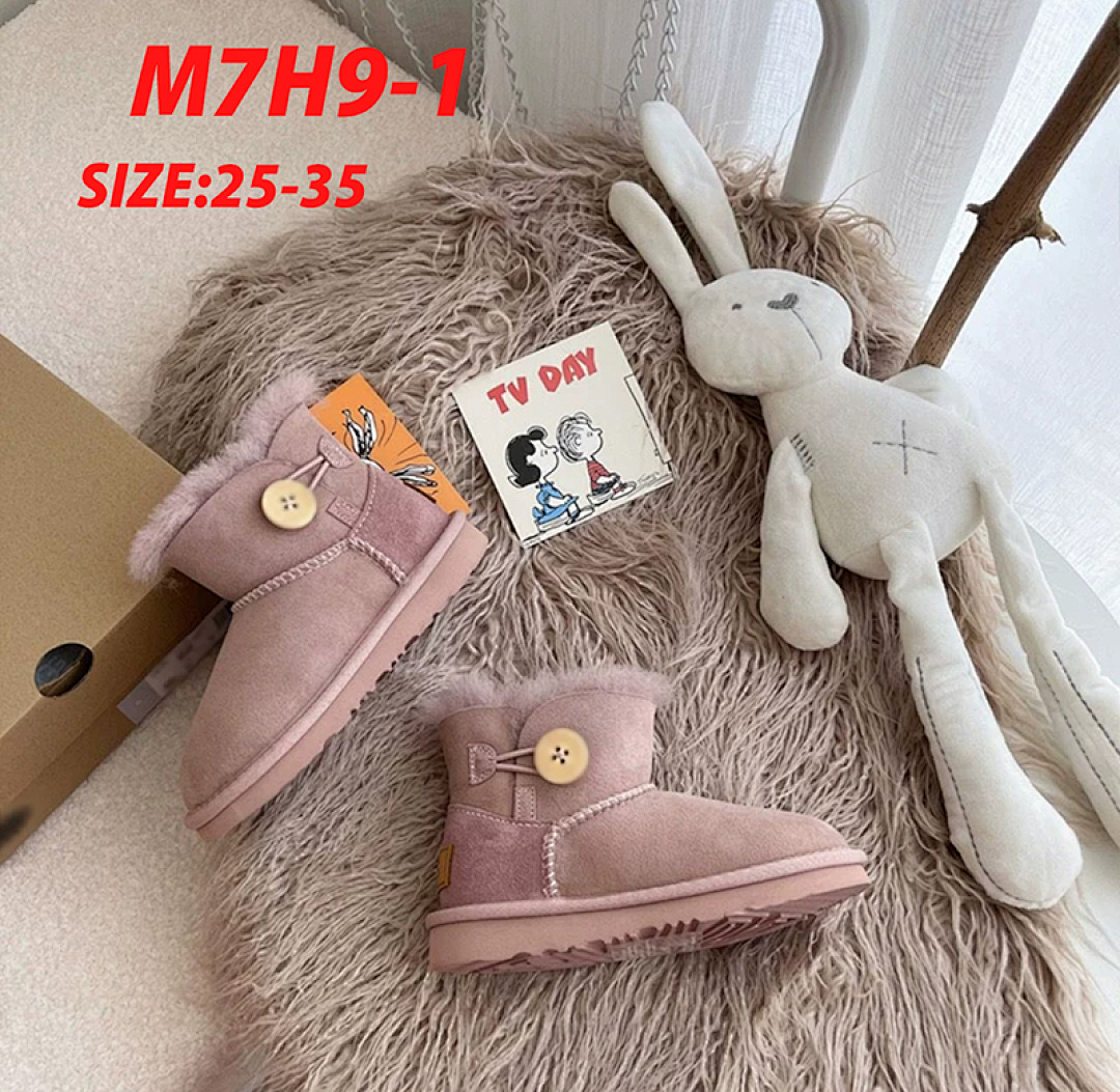 UGG Mini Bailey Button · M7H9 — תמונה 8