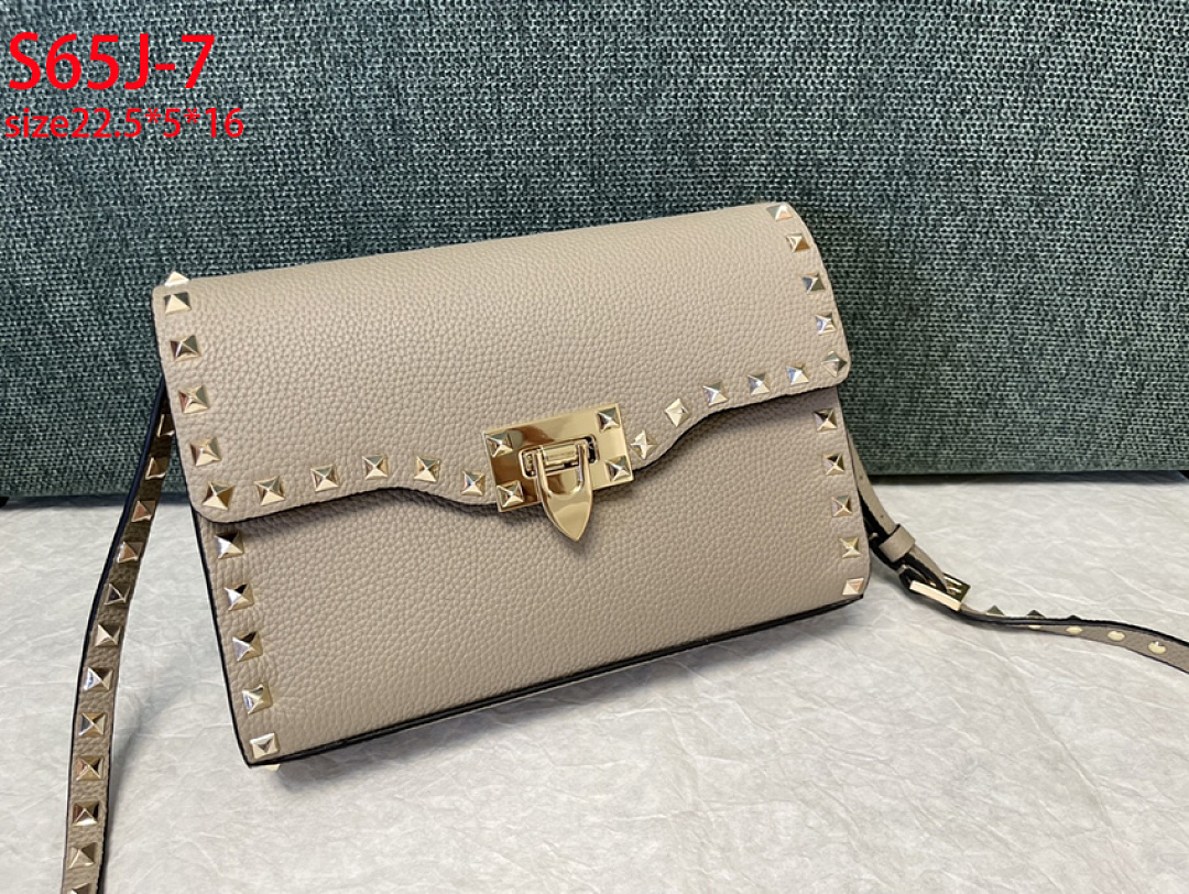 Valentino Rockstud · S65J — תמונה 17