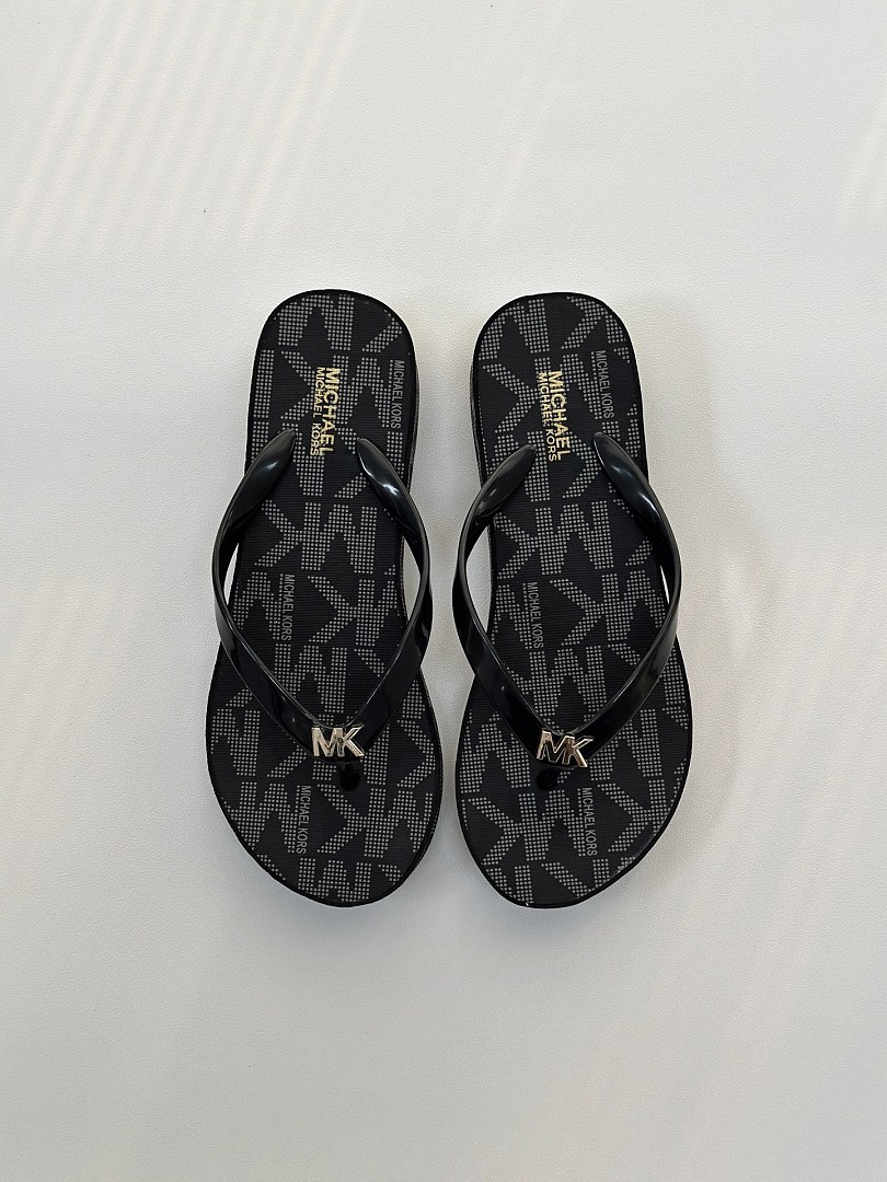 Michael Kors Bedford Signature Logo Flip Flop · F21D — תמונה 7