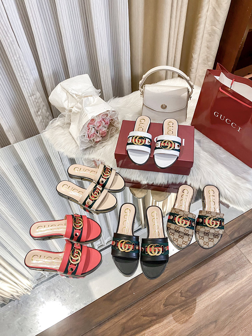 Gucci Interlocking-G Slide Sandal · LX08
