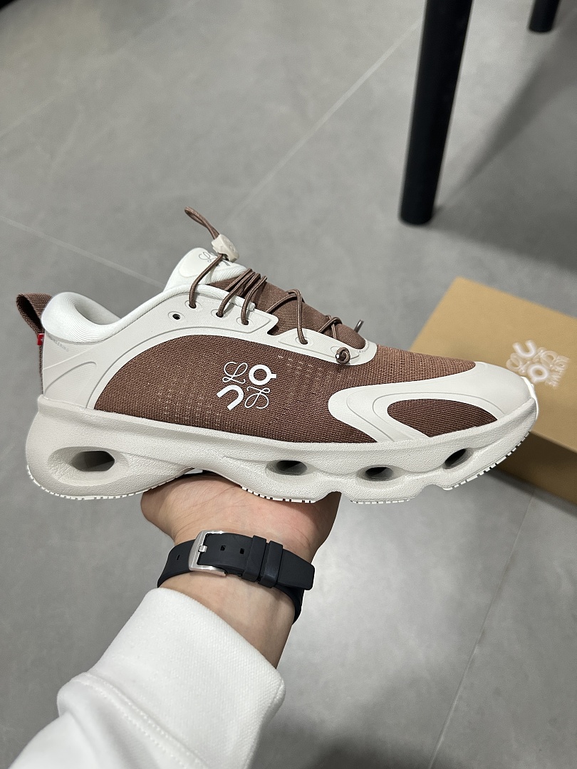 On Running x LOEWE Cloudsolo · NY353 — תמונה 4