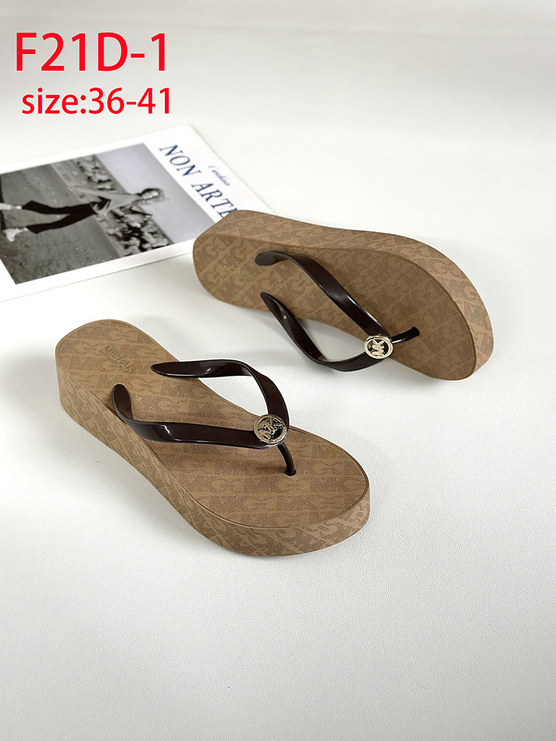 Michael Kors Bedford Signature Logo Flip Flop · F21D — תמונה 19