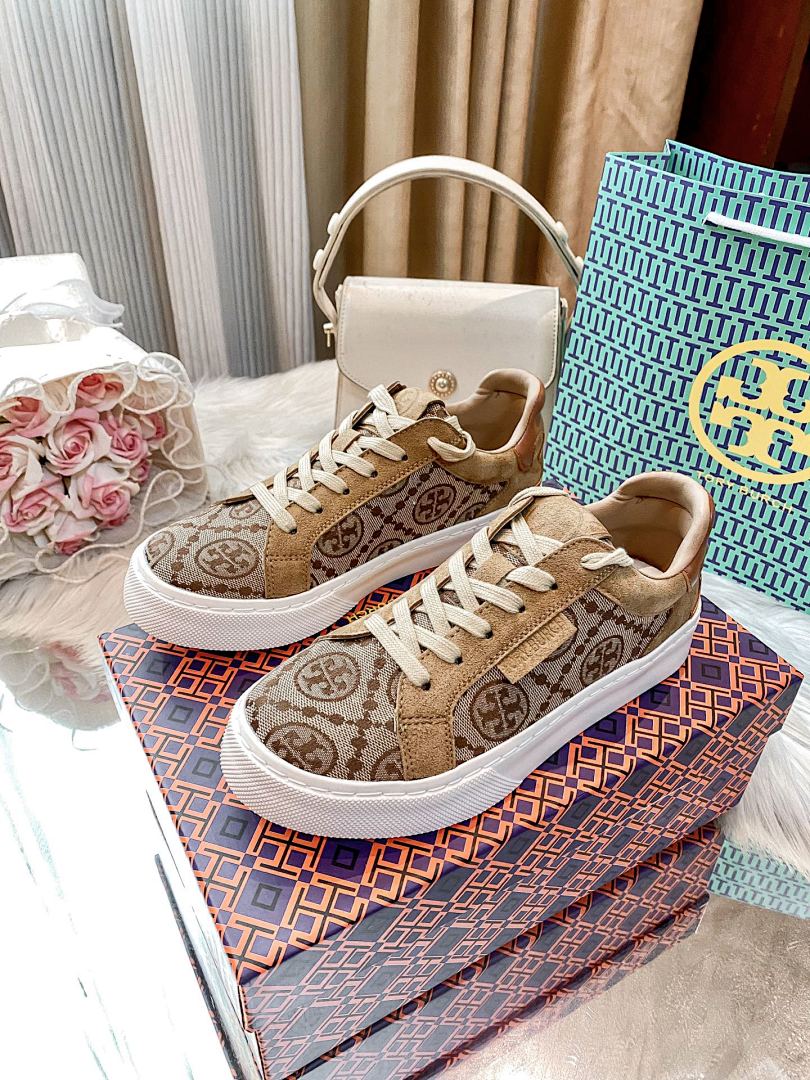 Tory Burch T Monogram Ladybug Sneaker · X2X6 — תמונה 3