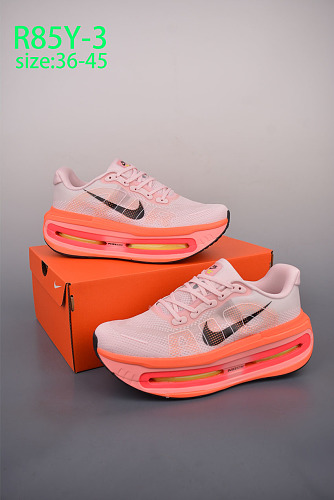 Nike Vomero Premium · R85Y