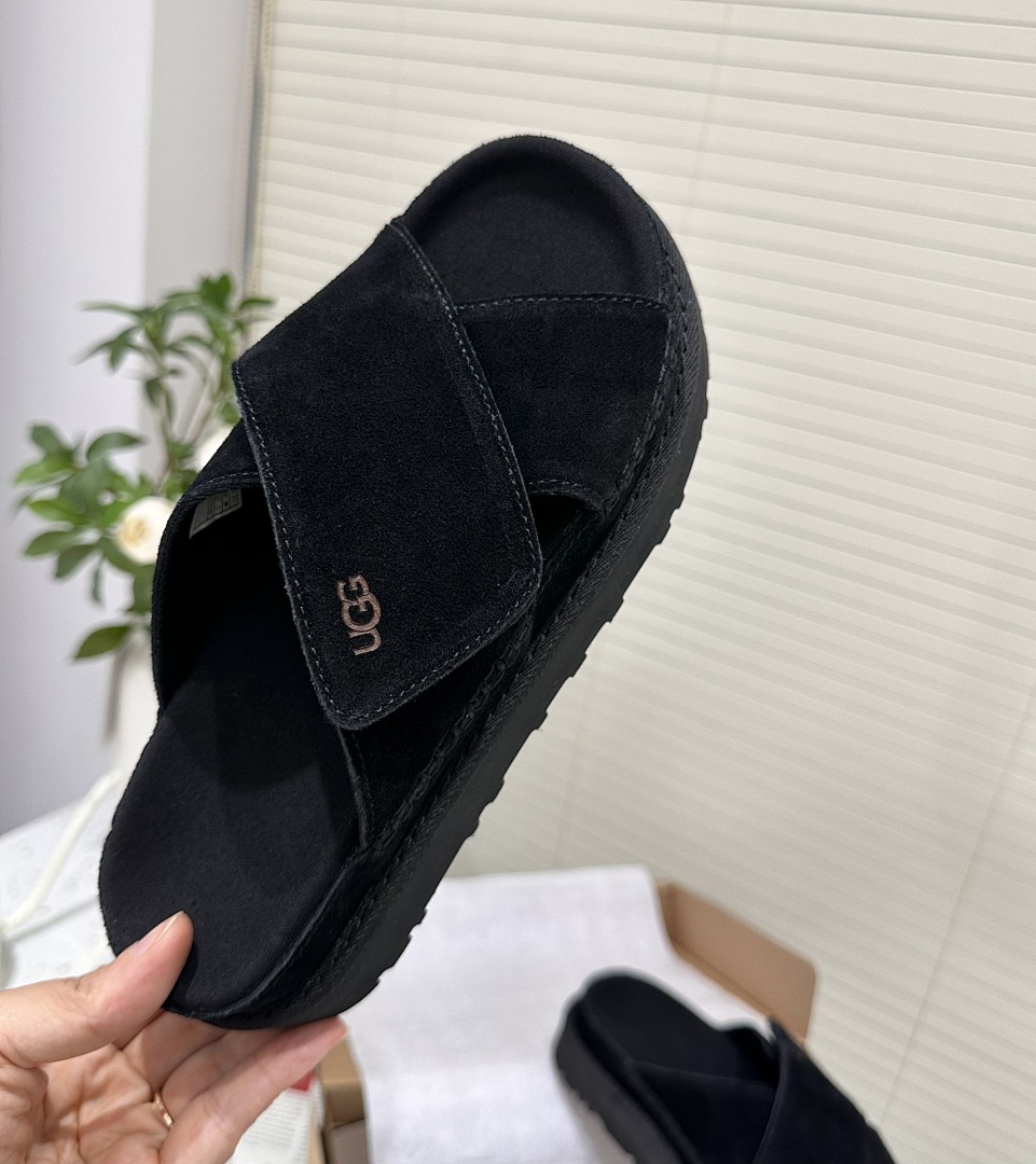 UGG Goldenstar Cross Slide · M6C3 — תמונה 13