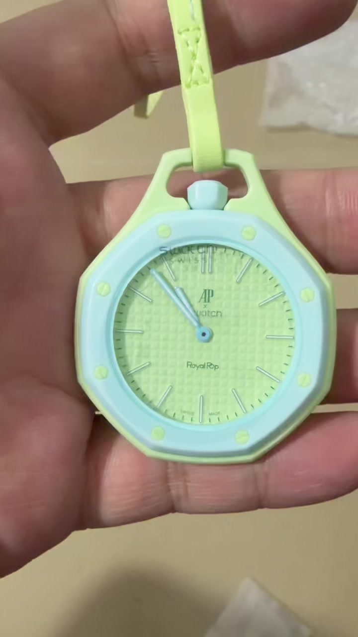Swatch Royal Pop · X82R — תמונה 3