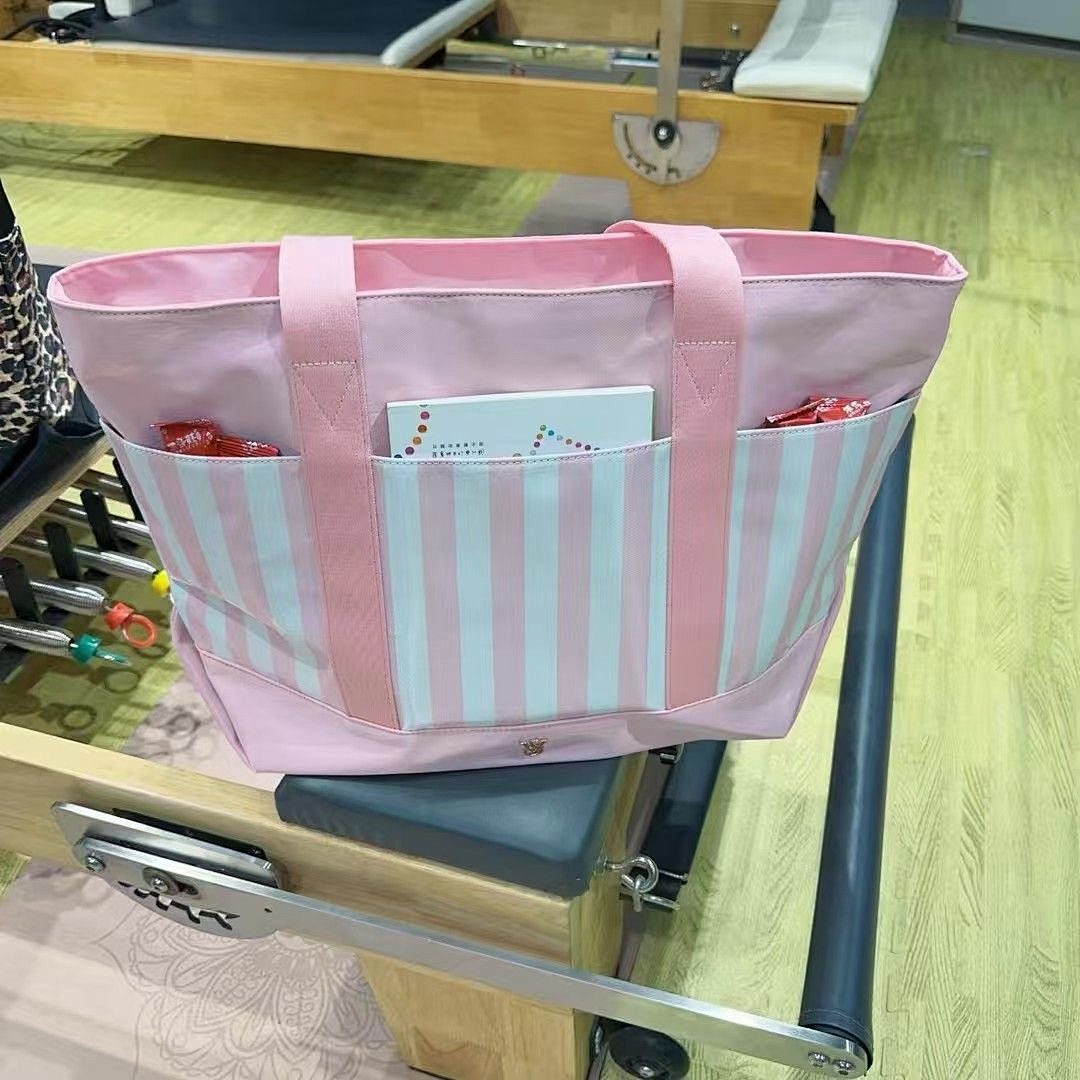 Victoria's Secret Signature Canvas Tote Bag · WV52193 — תמונה 3