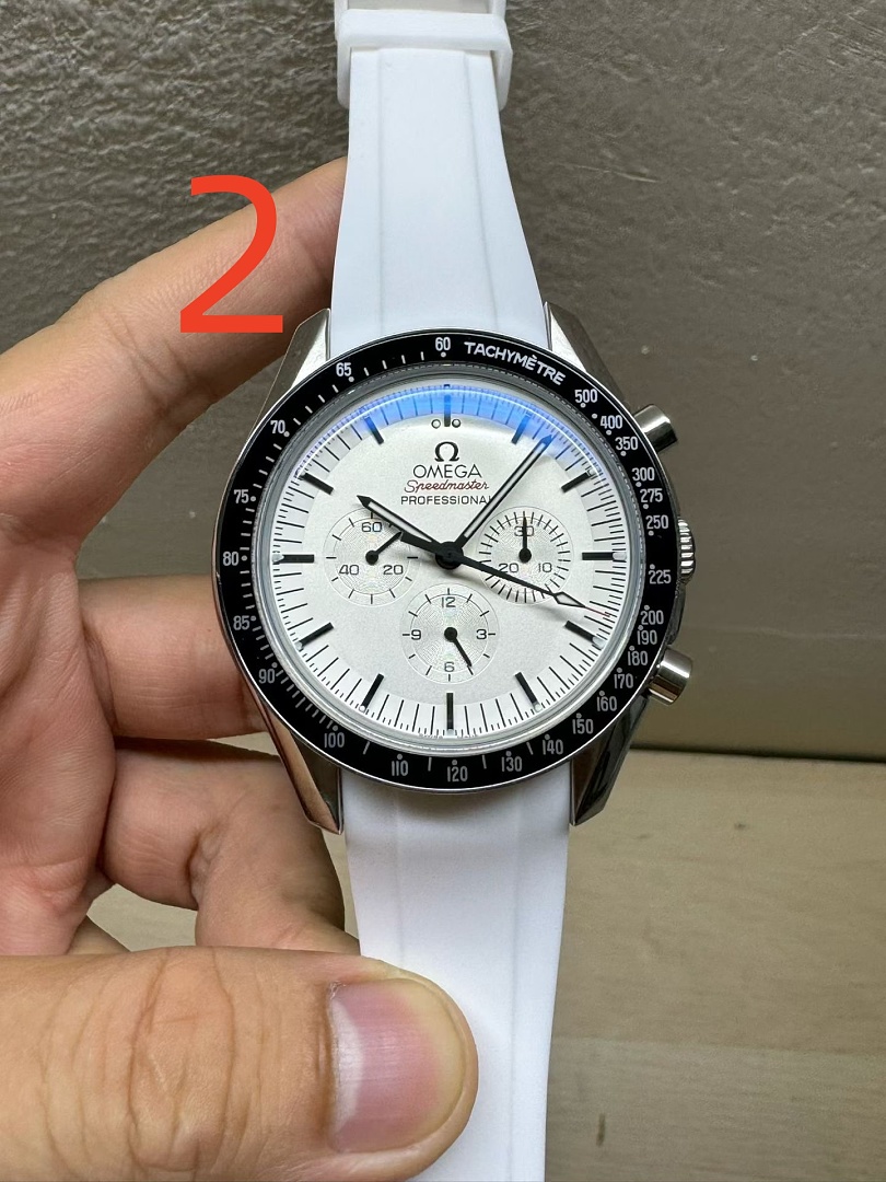 Omega Speedmaster Silver Snoopy Award · ZT13723 — תמונה 3