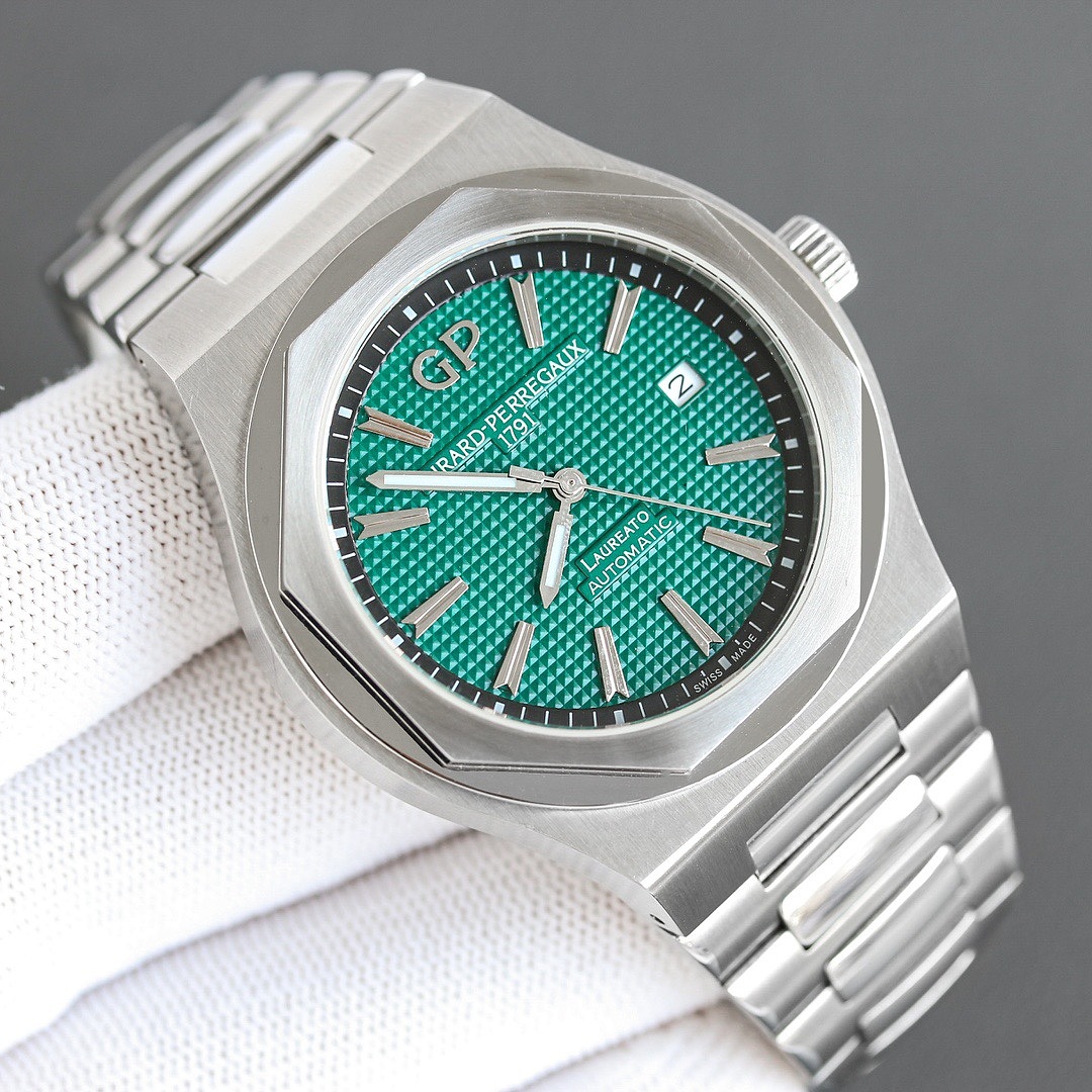 Girard-Perregaux Laureato 42mm · ZT13719 — תמונה 3