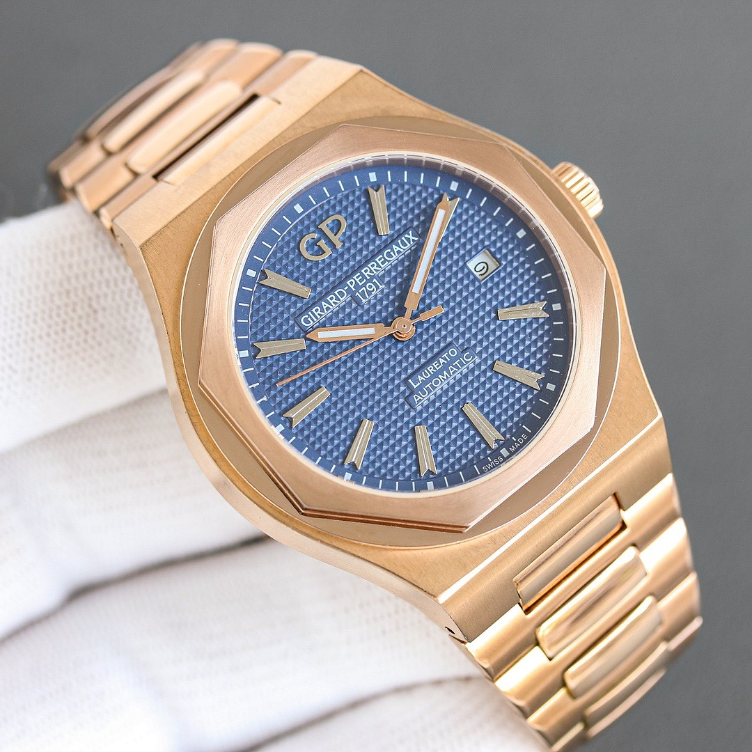 Girard-Perregaux Laureato 42mm · ZT13719