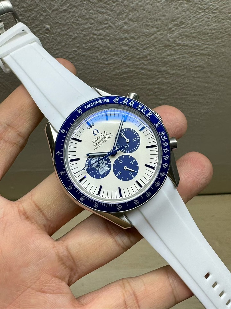 Omega Speedmaster Silver Snoopy Award · ZT13723 — תמונה 4